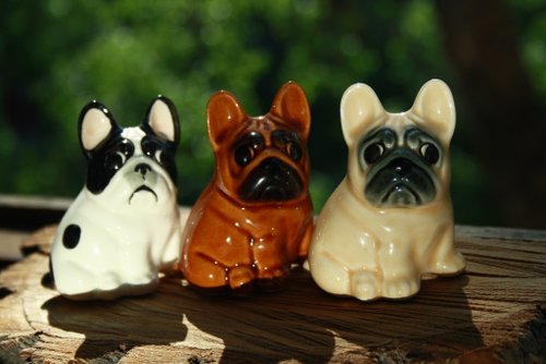 フレンチブルドッグの犬の置物陶器手作り、彫像磁器 - ショップ