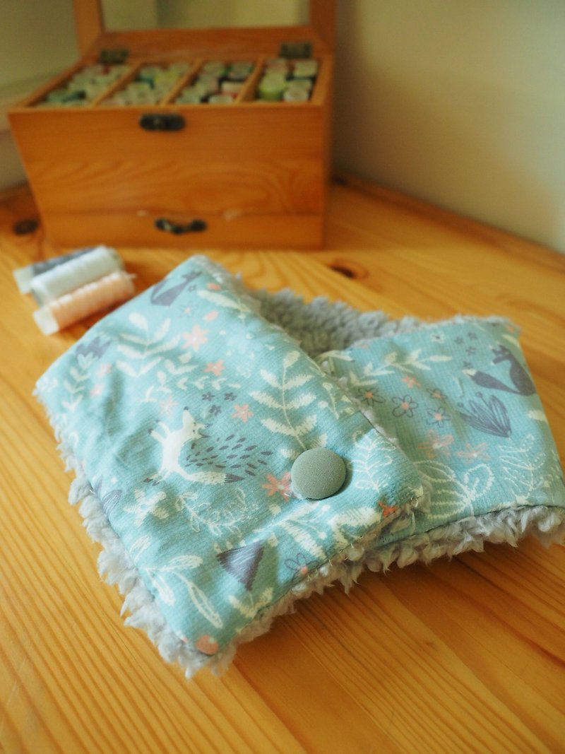 手工縫製保暖圍巾圍脖頸巾 粉綠狐狸動物圖案 - 圍巾/披肩 - 棉．麻 多色