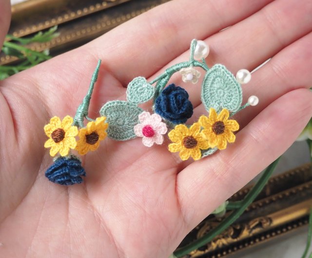 ピアス/イヤリング】小さな向日葵と青薔薇のリースと花束の