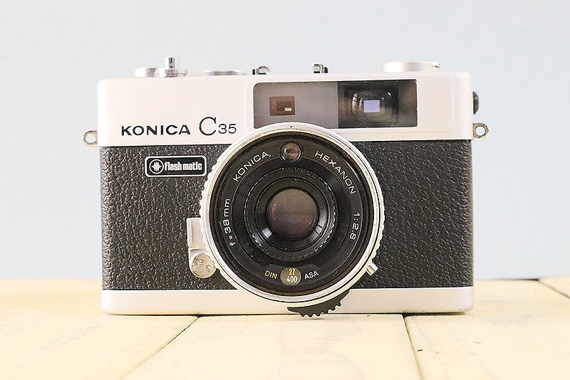 【完動品】オールドフィルムカメラ コニカ  KONICA C35 flashmatic S/N 744041  m037 - 菲林/即影即有相機 - 其他金屬 黑色