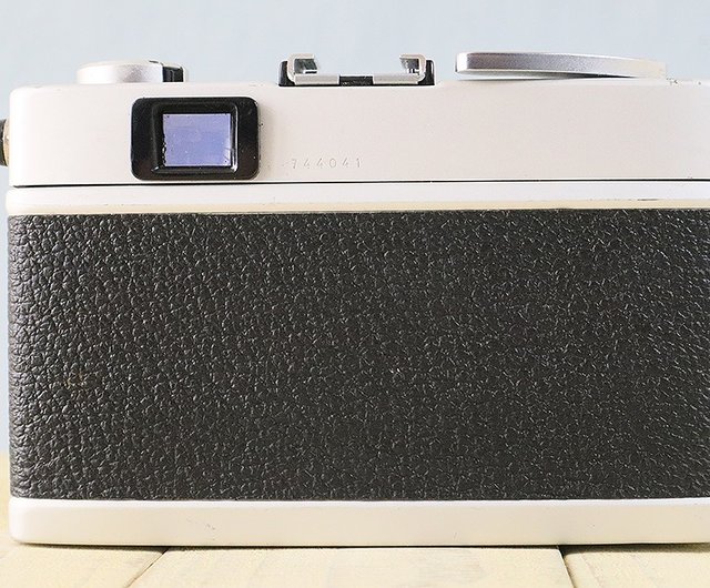 完動品】オールドフィルムカメラ コニカ KONICA C35 flashmatic S/N 744041 m037 - ショップ mi-na カメラ・チェキ  - Pinkoi