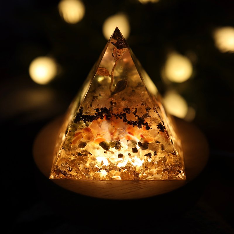 【客製化禮物】小王子的金色玫瑰加大型奧剛金字塔小夜燈 - 燈具/燈飾 - 水晶 多色