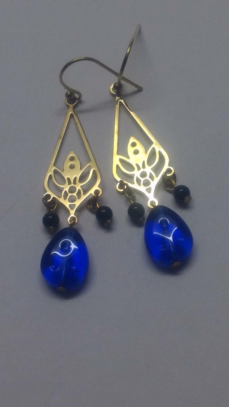 Gold Leaf Flowing Water - Earrings & Clip-ons - Gemstone 