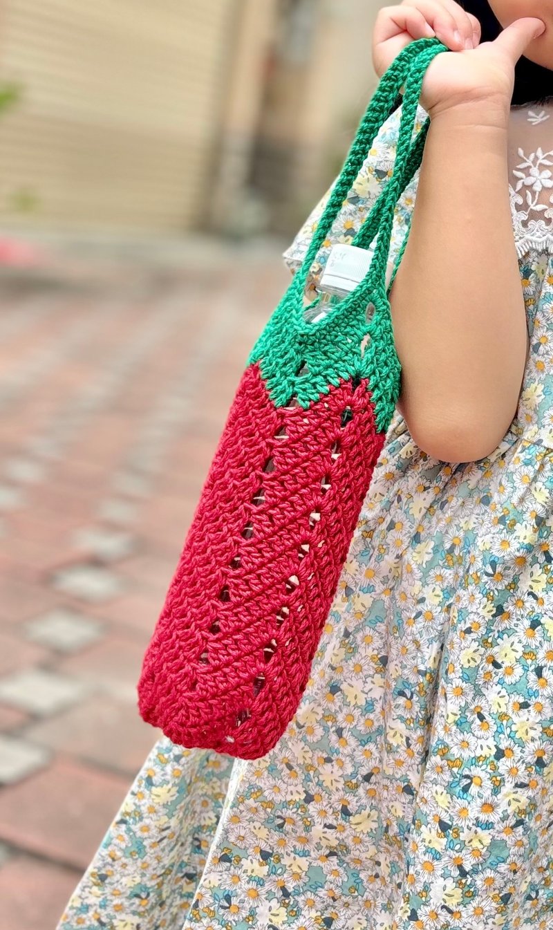 I am a strawberry twill knitted object. A universal water cup bag - ถุงใส่กระติกนำ้ - ผ้าฝ้าย/ผ้าลินิน 