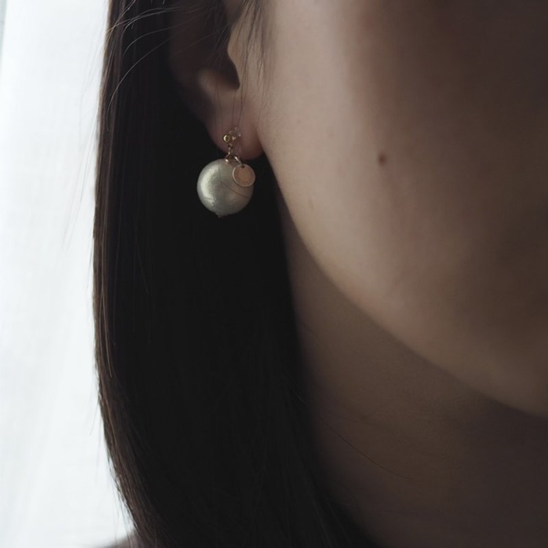 Earrings:The Doreen Earrings - E014 14K GF studs/E014 Resin ear clips,Japanese cotton pearl, gift, Japan made, USA, accessory, cream white, tailor made, 耳環，日本棉棉珠，14K包金，日本制，美國制，禮物，飾品，珍珠白，奶油白，淡金色，耳釘，耳夾，訂製 - 耳環/耳夾/耳骨夾 - 棉．麻 白色