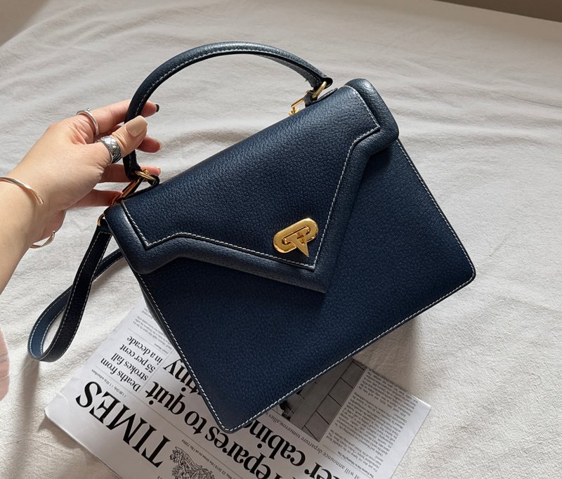 中古Valentino Garavani小V金扣 明線牛皮深丹寧配色 手提單肩包 - 側背包/斜背包 - 真皮 藍色