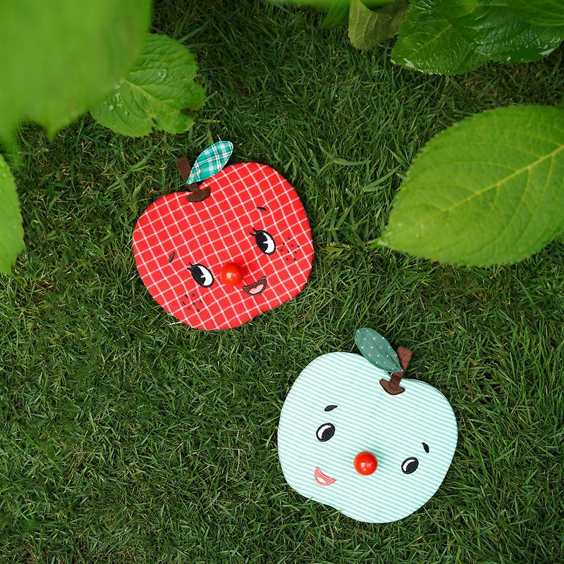 Apple hook 80s retro Showa fruit small hook embroidery fabric decoration - Hangers & Hooks - Other Materials Red