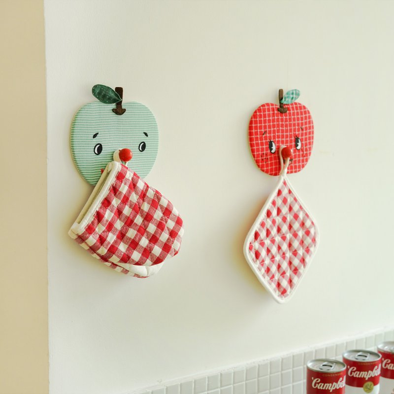 Apple hooks two 80s retro Showa fruit small hooks embroidered fabric decoration - ตะขอที่แขวน - วัสดุอื่นๆ สีแดง