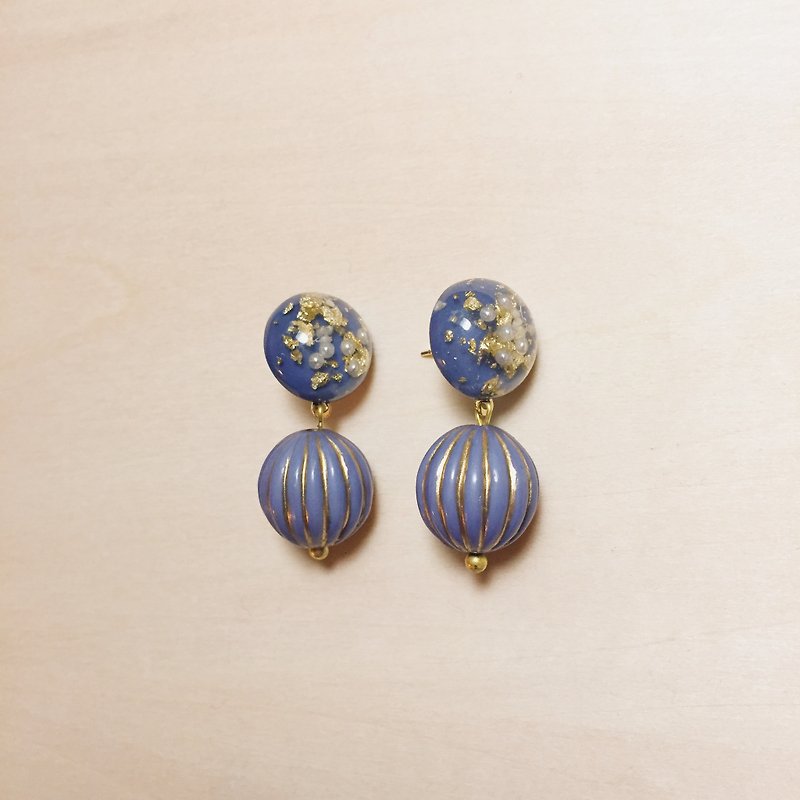 Vintage blue gold foil pearl meatball pumpkin earrings - ต่างหู - เรซิน สีน้ำเงิน