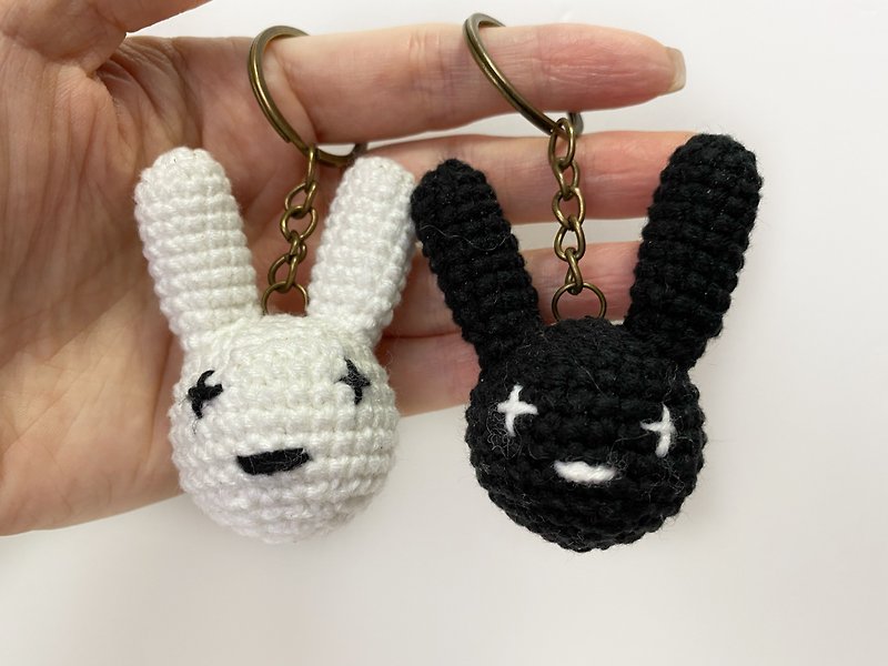 Bad Bunny Keychain Crochet Pattern - คอร์สงานฝีมือ/หนังสือคู่มือ - วัสดุอื่นๆ 