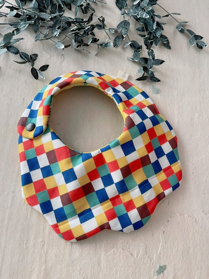 Liu Cai Fun Le Handmade Cotton Six Layer Yarn Single Side Buckle Flower Bib Saliva Towel - Bibs - Cotton & Hemp Multicolor