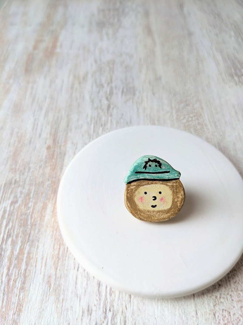 おでかけシリーズ 布少年ブルー緑帽子・ワッペン - バッジ・ピンズ - 粘土 カーキ
