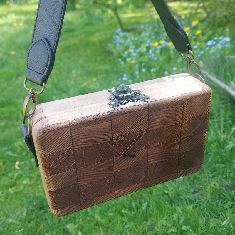 Oak wood bag, designer wood purse. Wood clutch - กระเป๋าคลัทช์ - ไม้ สีนำ้ตาล