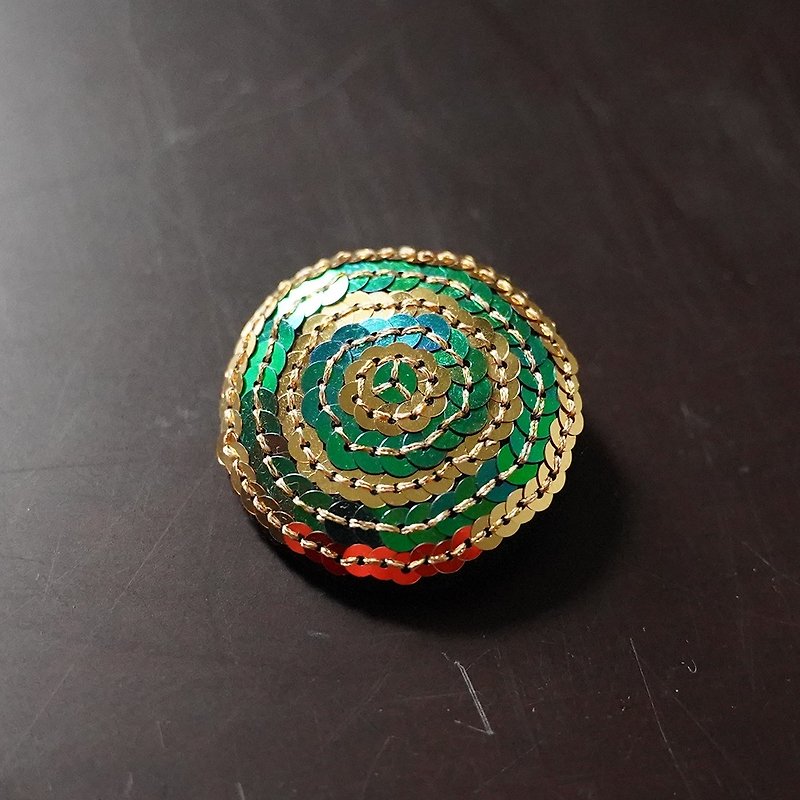 Round brooch (2) - เข็มกลัด - งานปัก สีเขียว