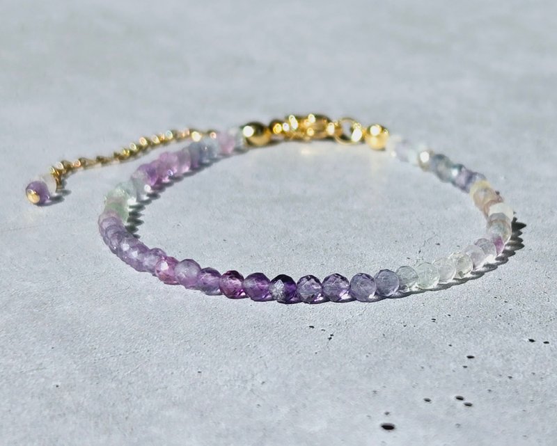 [Made in Japan] Delicate Fluorite Gradation Ultra-Fine Bracelet - สร้อยข้อมือ - เครื่องเพชรพลอย สีม่วง