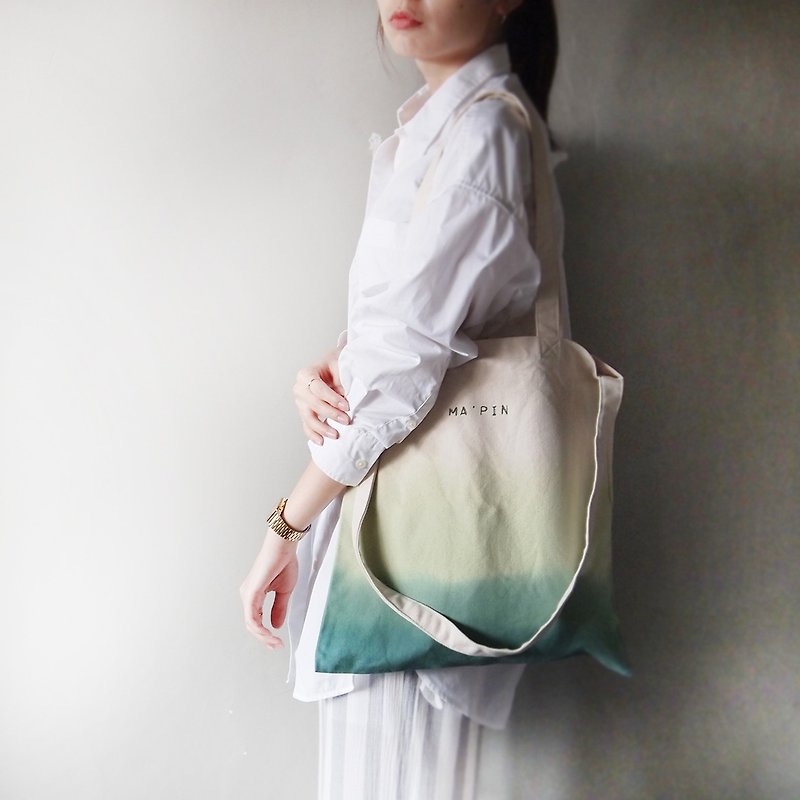 Three-layer green-canvas hand-dyed tote bag double back - กระเป๋าแมสเซนเจอร์ - ผ้าฝ้าย/ผ้าลินิน สีเขียว