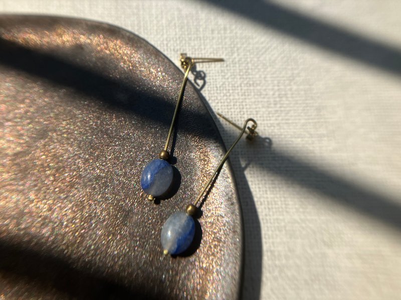 Blue Dongling Dangle Earrings~~Handcrafted in Bronze - ต่างหู - เครื่องประดับพลอย 