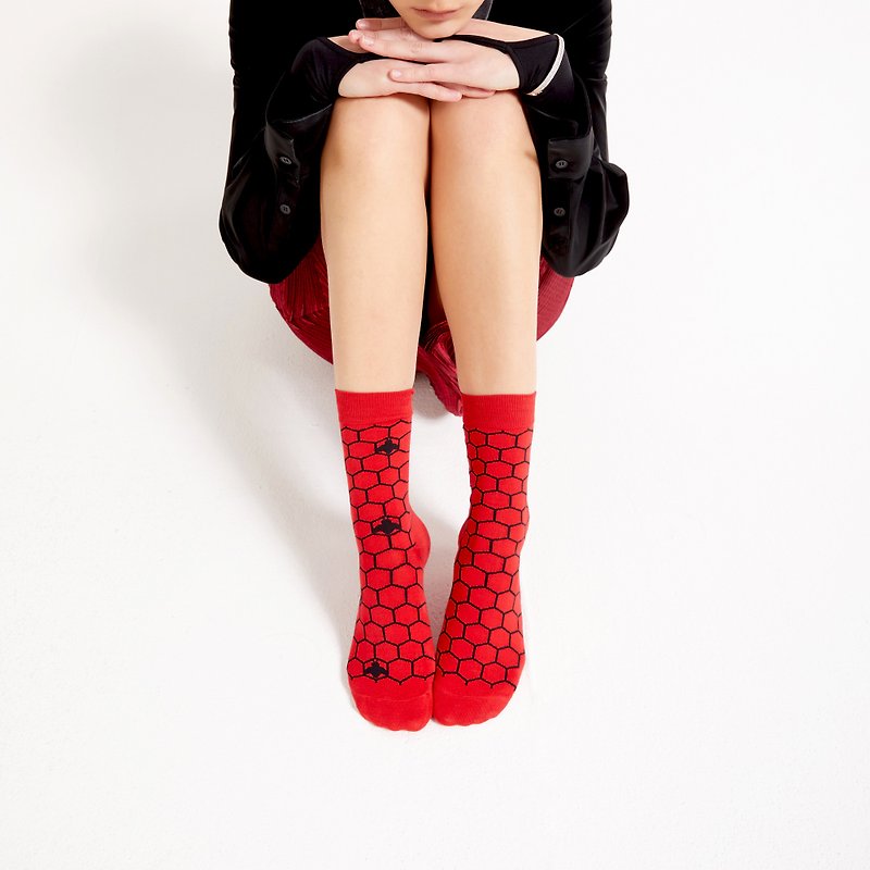 rouge_bee / socks  / asymmetry - Socks - Cotton & Hemp Red