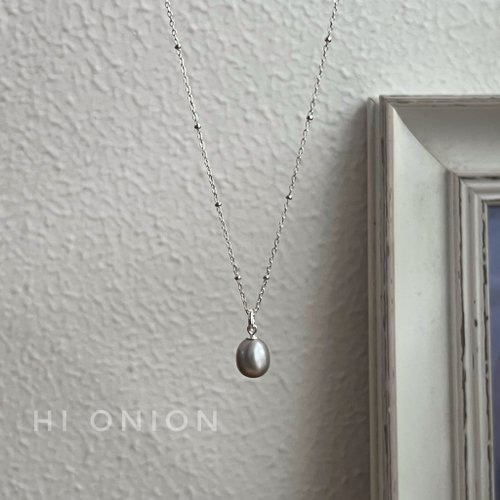 讓美麗觸手可及 hi onion 點綴你的每一刻精彩。 Hi Onion小眾設計天然淡水灰色珍珠S925銀項鏈鎖骨鏈頸鏈百搭優雅
