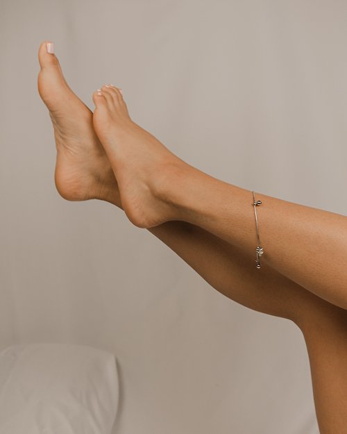 BOITE LAQUE Vintage Dainty Silver Charm Anklet