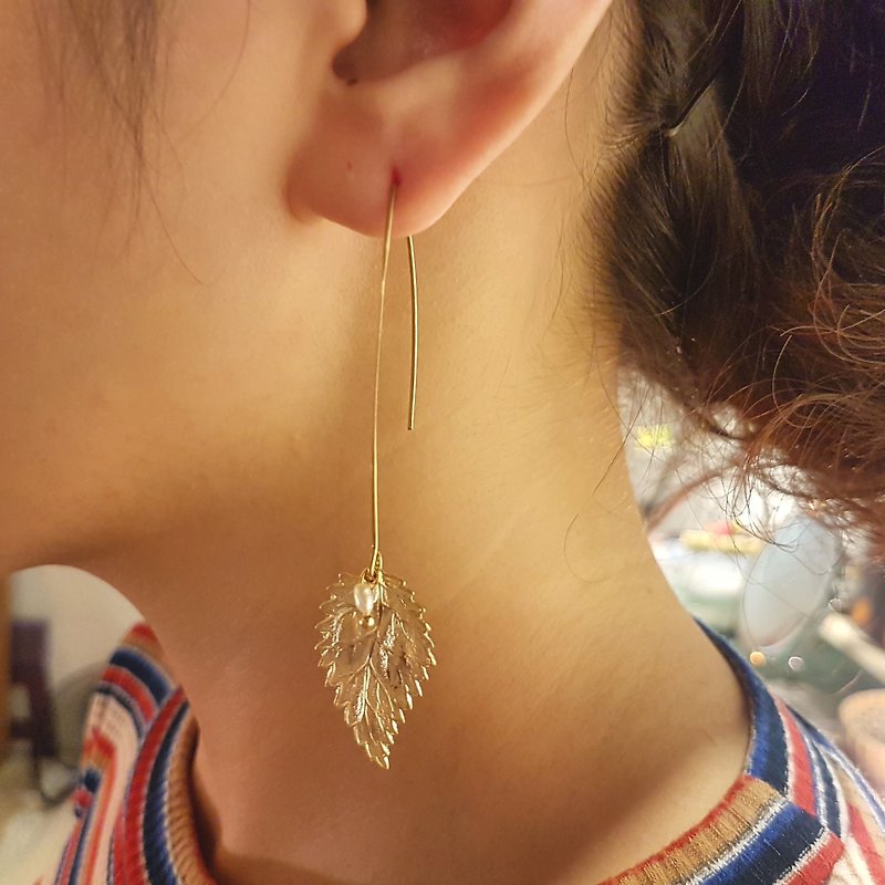 Exclusive [copper hand made _ feel texture leaves earrings] - ต่างหู - ทองแดงทองเหลือง ขาว