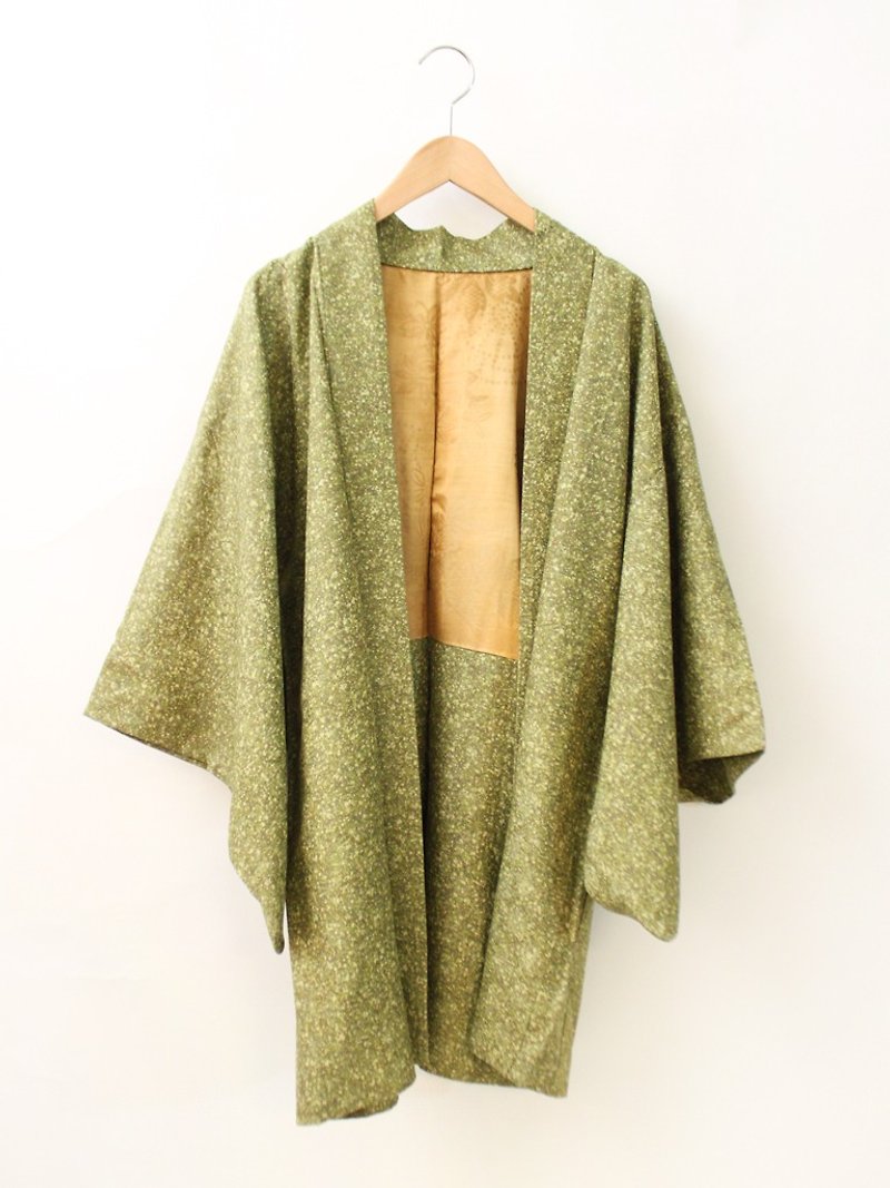 Vintage Japanese style and wind print grass green snowflake dot ancient feather kimono jacket blouse cardigan - เสื้อแจ็คเก็ต - เส้นใยสังเคราะห์ สีเขียว