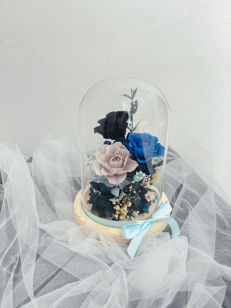 Romantic Preserved Flower Night Lamp/ Blue Roses/ Flowers from Japan - ช่อดอกไม้แห้ง - พืช/ดอกไม้ สีน้ำเงิน