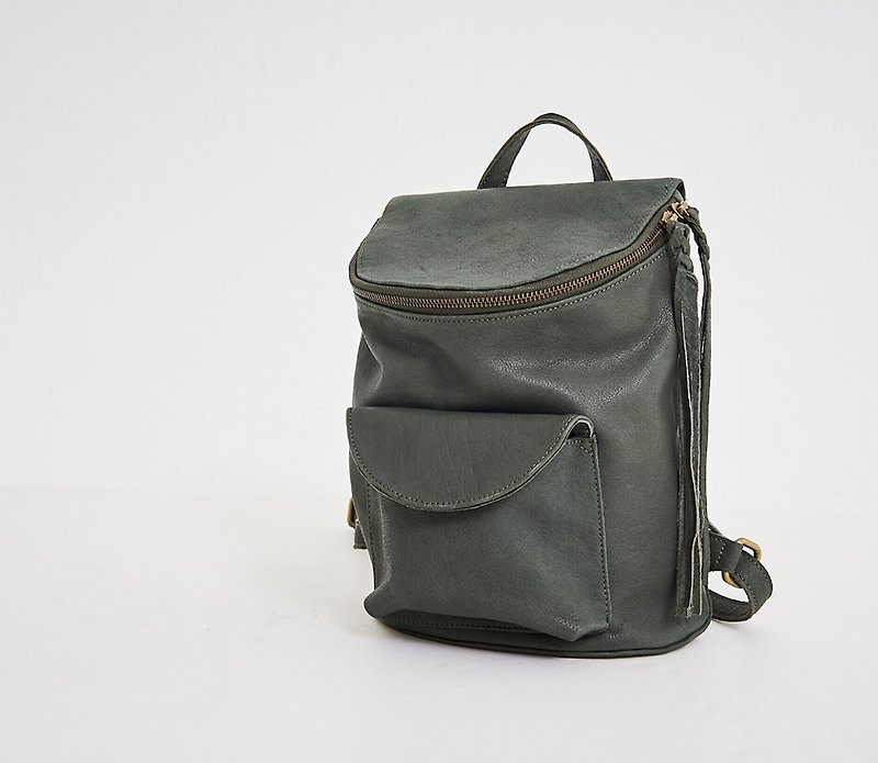 String tassel with tubular small backpack gray green - กระเป๋าเป้สะพายหลัง - หนังแท้ สีเขียว