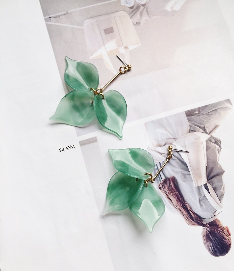 La Don - Blooming Ear Pins / Ear Clips - Earrings & Clip-ons - Acrylic Green