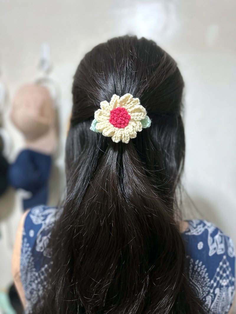 Adult flower elastic hair ring handmade crochet accessories hair accessories - Hair Accessories - Cotton & Hemp White