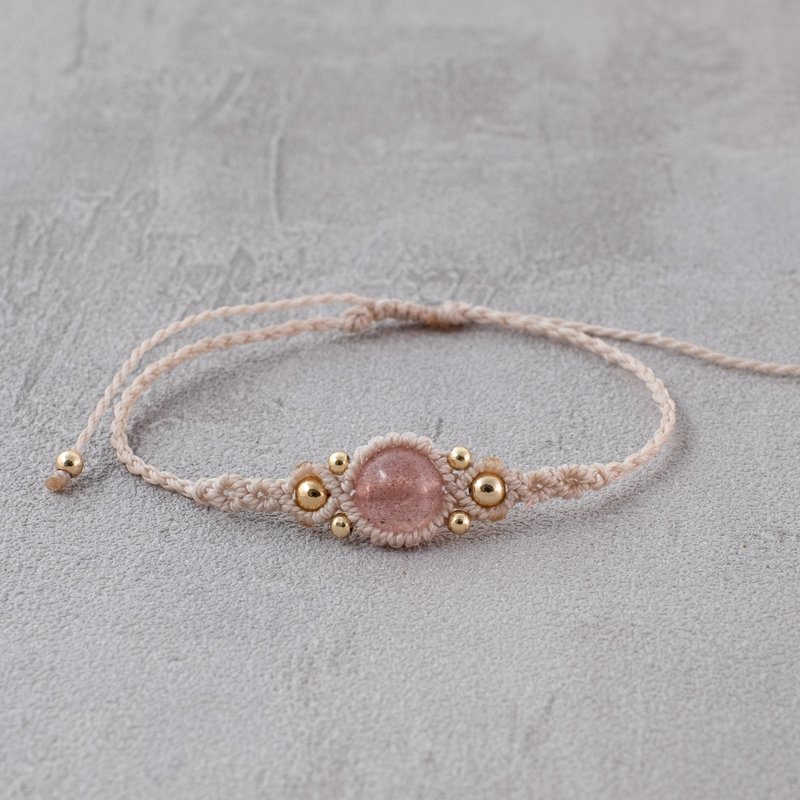 Strawberry Quartz Macramé Bracelet - สร้อยข้อมือ - คริสตัล สึชมพู