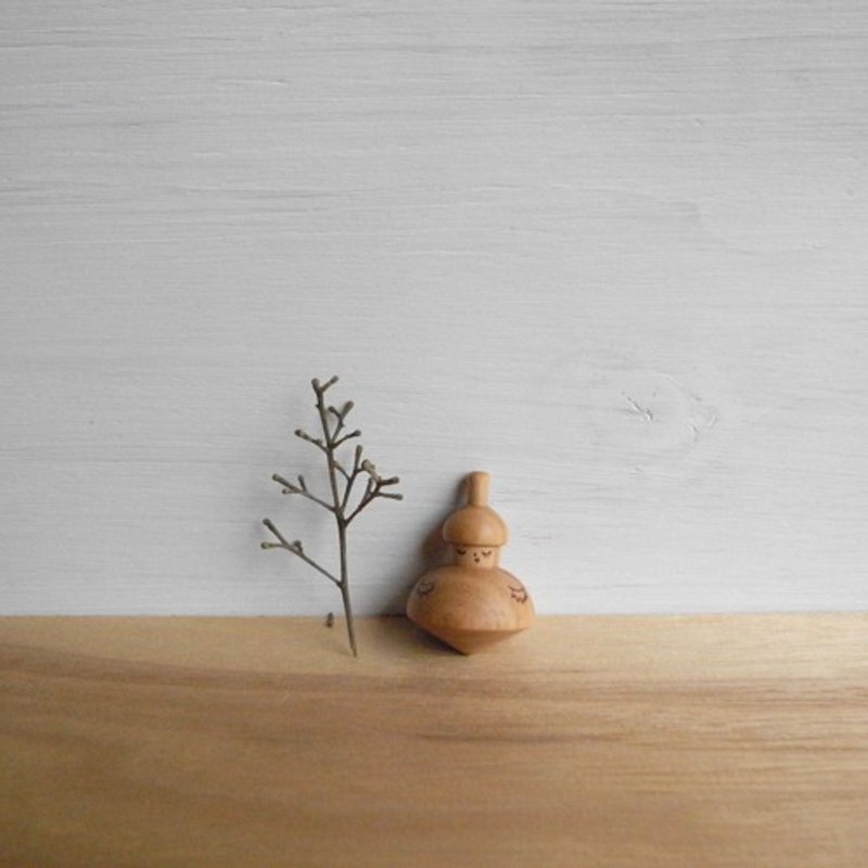 dancing tops ~acorn~ nap - Items for Display - Wood Orange