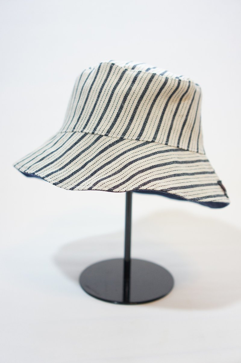 Beige stripe handmade denim blue X Limited hat - หมวก - ผ้าฝ้าย/ผ้าลินิน สีน้ำเงิน