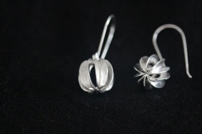 Handmade petal ball Sterling silver earring (E0013) - Earrings & Clip-ons - Other Metals 