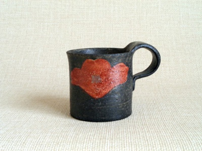 Mug cup gold and silver colored red camellia crest c - Mugs - Pottery Multicolor