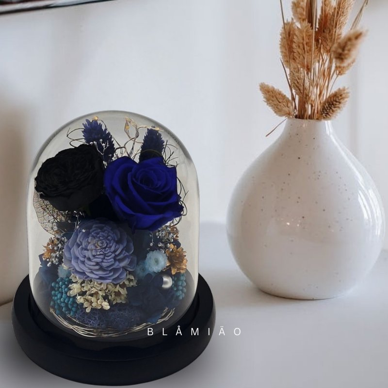 Preserved Flower Glass Dome - Ichie Ichiie (Dark Blue) - ช่อดอกไม้แห้ง - พืช/ดอกไม้ สีน้ำเงิน