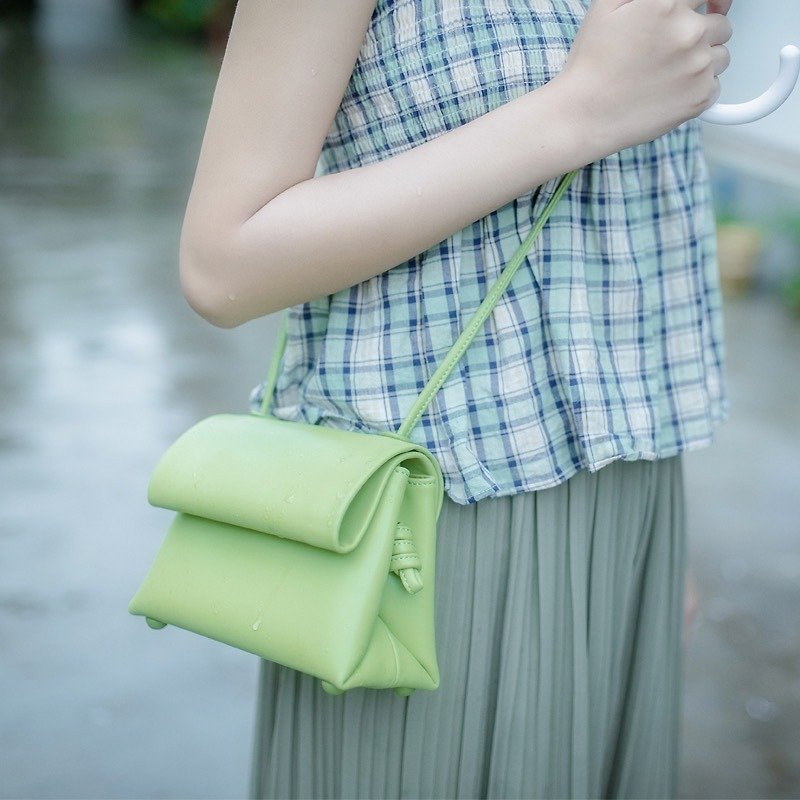 MINI No. Grass Green | Cowhide Leather Small Square Bag Simple Handmade Girl Heart Macaron Ice Cream - กระเป๋าแมสเซนเจอร์ - หนังแท้ สีเขียว