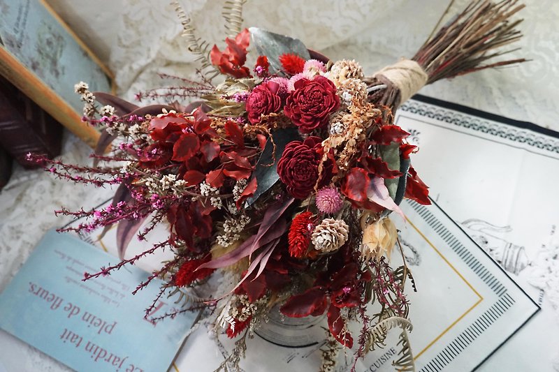 Happy Flower Marriage Red Natural Wind Hand Tie Bouquet*Exchange Gift*Valentine's Day*Wedding*Birthday - ตกแต่งต้นไม้ - พืช/ดอกไม้ สีแดง