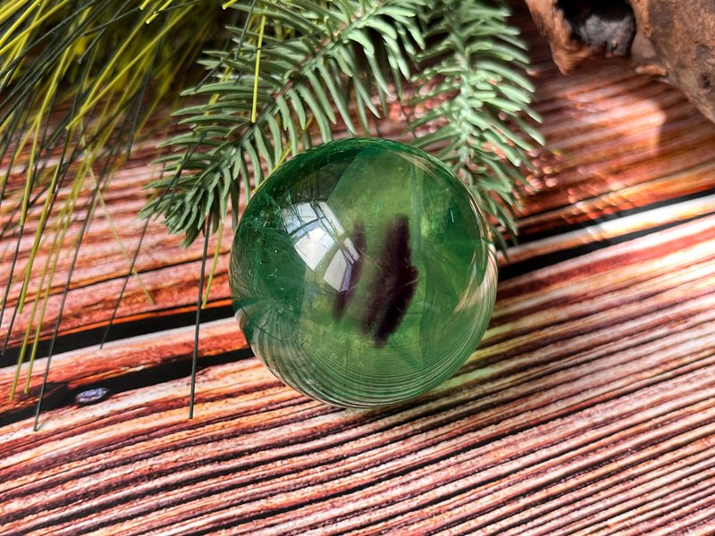 [One object, one picture] Natural green Stone crystal ball with a diameter of 46MM, comes with a base with water bladder and rainbow piece - Other - Crystal Green