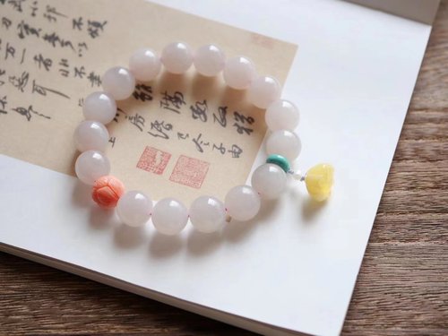 Angel's tears 天使之淚 Jewelry Design 天然和闐玉/和田玉-青海藕粉玉 珊瑚蓮花珠綠松蜜蠟 設計單圈手串