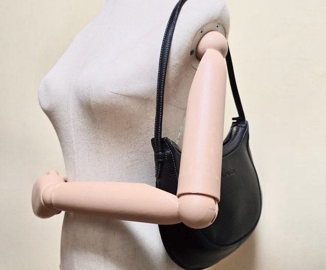 中古品★LOEWE★レザーホーボーバッグ 廃盤中古 ロエベ ハーフムーン ホーボーバッグ サイドバック
