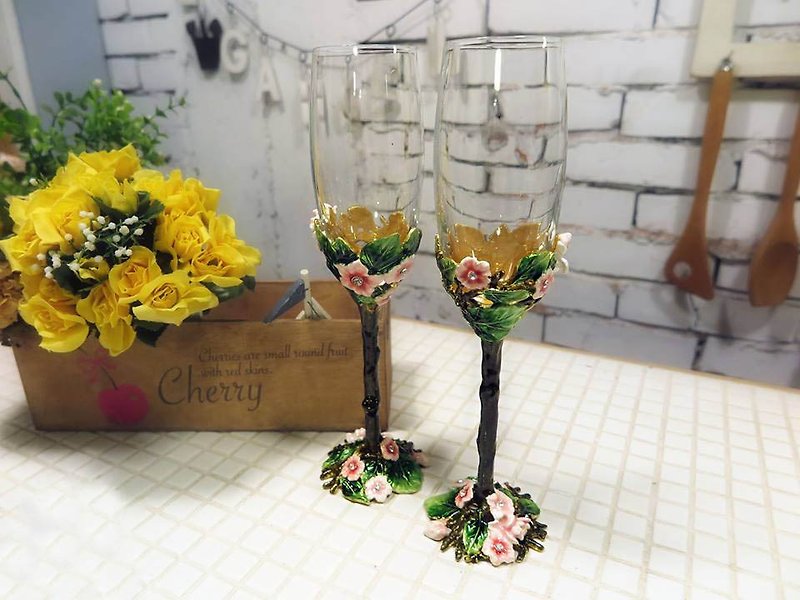 Neve Jewelry Pink Evening Primrose Champagne Glasses (Pink/Gold/Pair) - Items for Display - Other Metals Pink