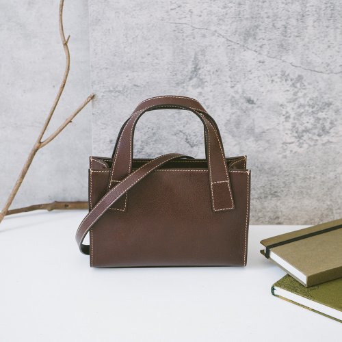 寇比手工皮件 Colbie Leather 真皮小巧手提斜揹包 22365 咖