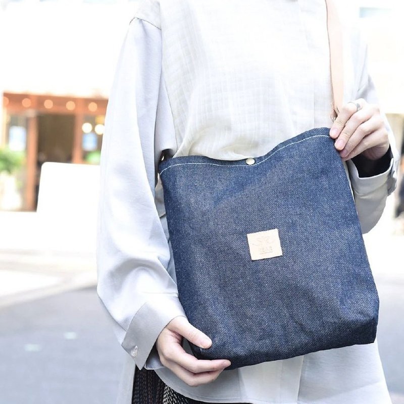 Okayama denim shoulder bag Tochigi leather Made in Japan Men's Women's denim bag REAR REB005 - กระเป๋าแมสเซนเจอร์ - หนังแท้ สีน้ำเงิน