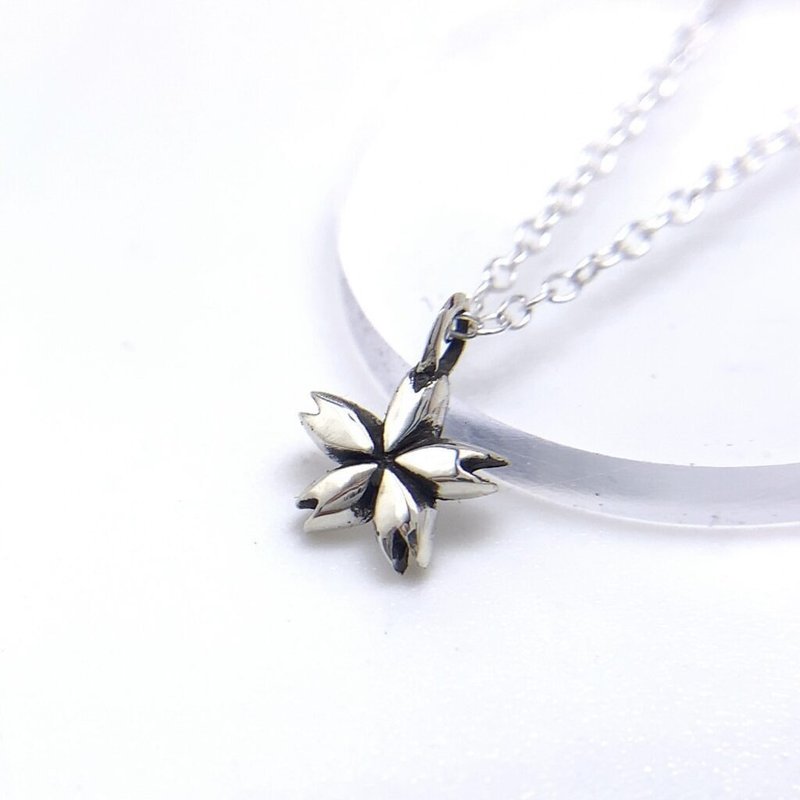 桜チャームネックレス/シルバー925/日本製/送料無料/シルバーアクセサリー/和風/着物 - 項鍊 - 純銀 銀色
