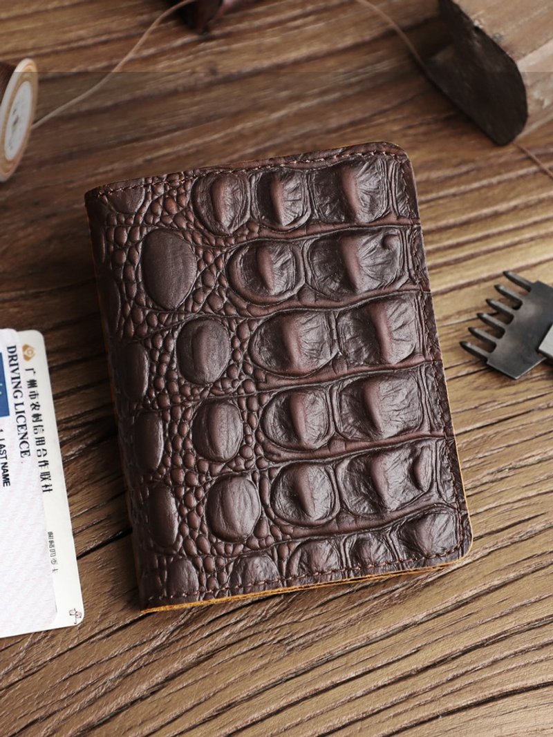 Genuine Leather Card Bag With Crocodile Pattern Cowhide Card Holder Case - ที่เก็บนามบัตร - หนังแท้ สีนำ้ตาล