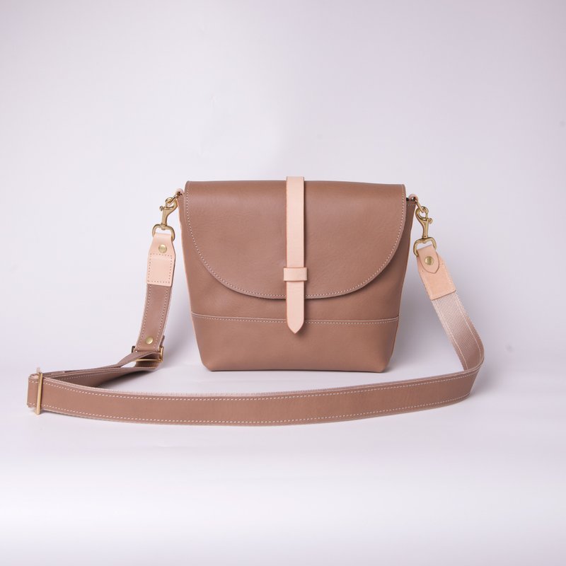 經典側背包 Cross Body Bag / 象灰 Grey - 側背包/斜背包 - 真皮 灰色