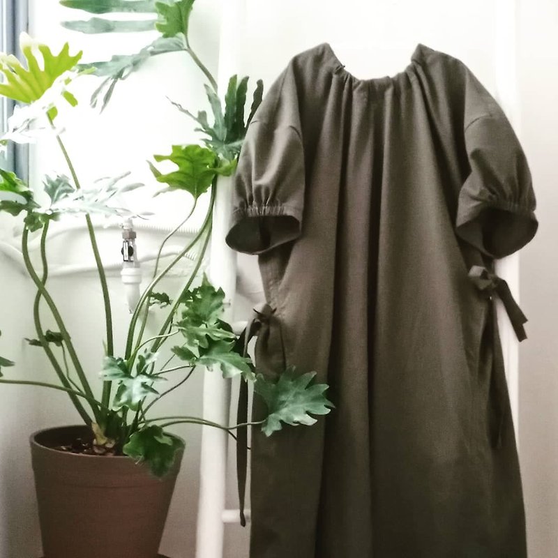 Dark green cotton Linen beam can be brought to the side of the waist pocket dress tie - One Piece Dresses - Cotton & Hemp Green