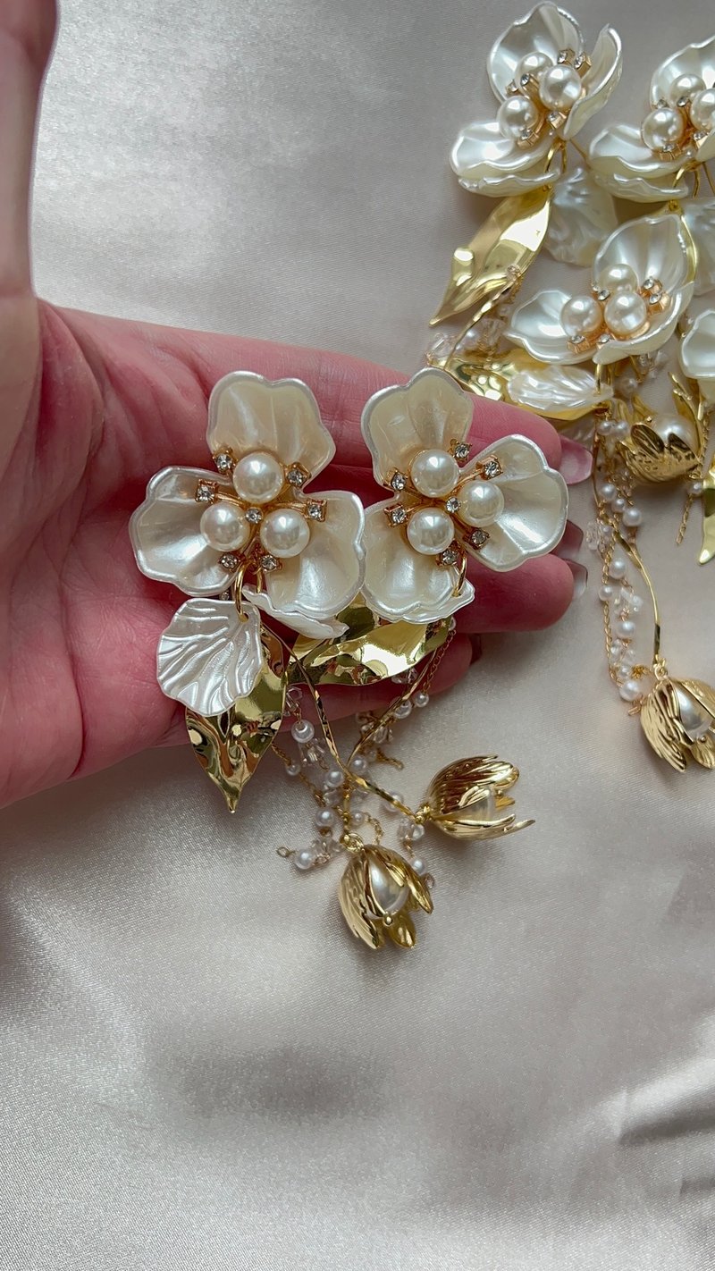 結婚式　ウェディング　ブライダル　花嫁　フラワー　大ぶり　パール　ピアス - 耳環/耳夾/耳骨夾 - 其他金屬 金色