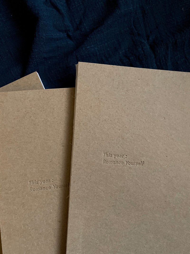 Romance Yourself Timeless Design Monthly Notebook - สมุดบันทึก/สมุดปฏิทิน - กระดาษ สีกากี